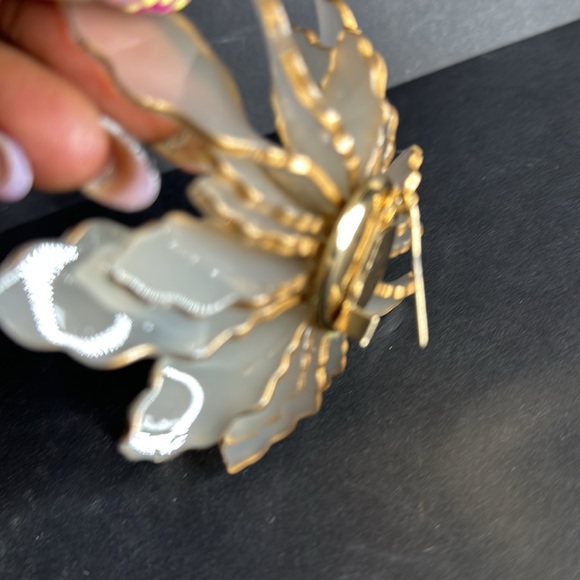 Large Celluloid Flower Statement Brooch - Picture 6 of 15